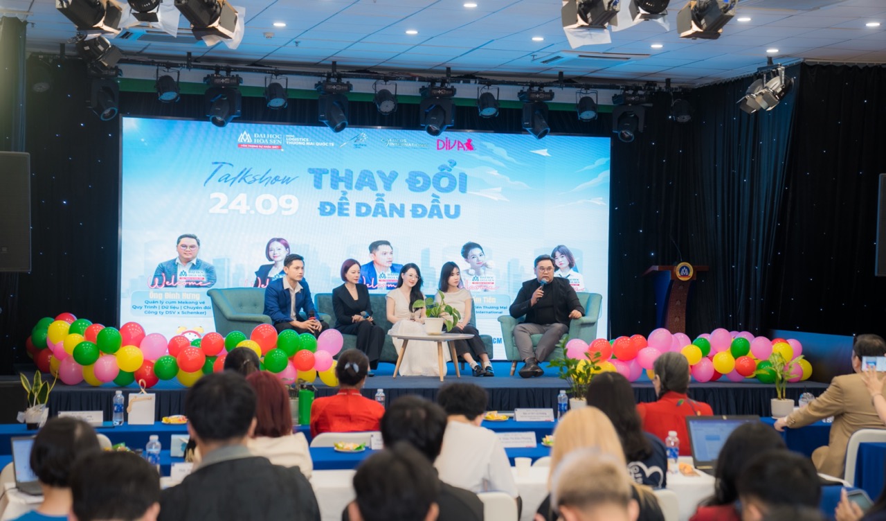 Anh Đinh Hưng là diễn giả cho Talkshow "Thay đổi để dẫn đầu" của Khoa Logistics - Thương mại Quốc tế