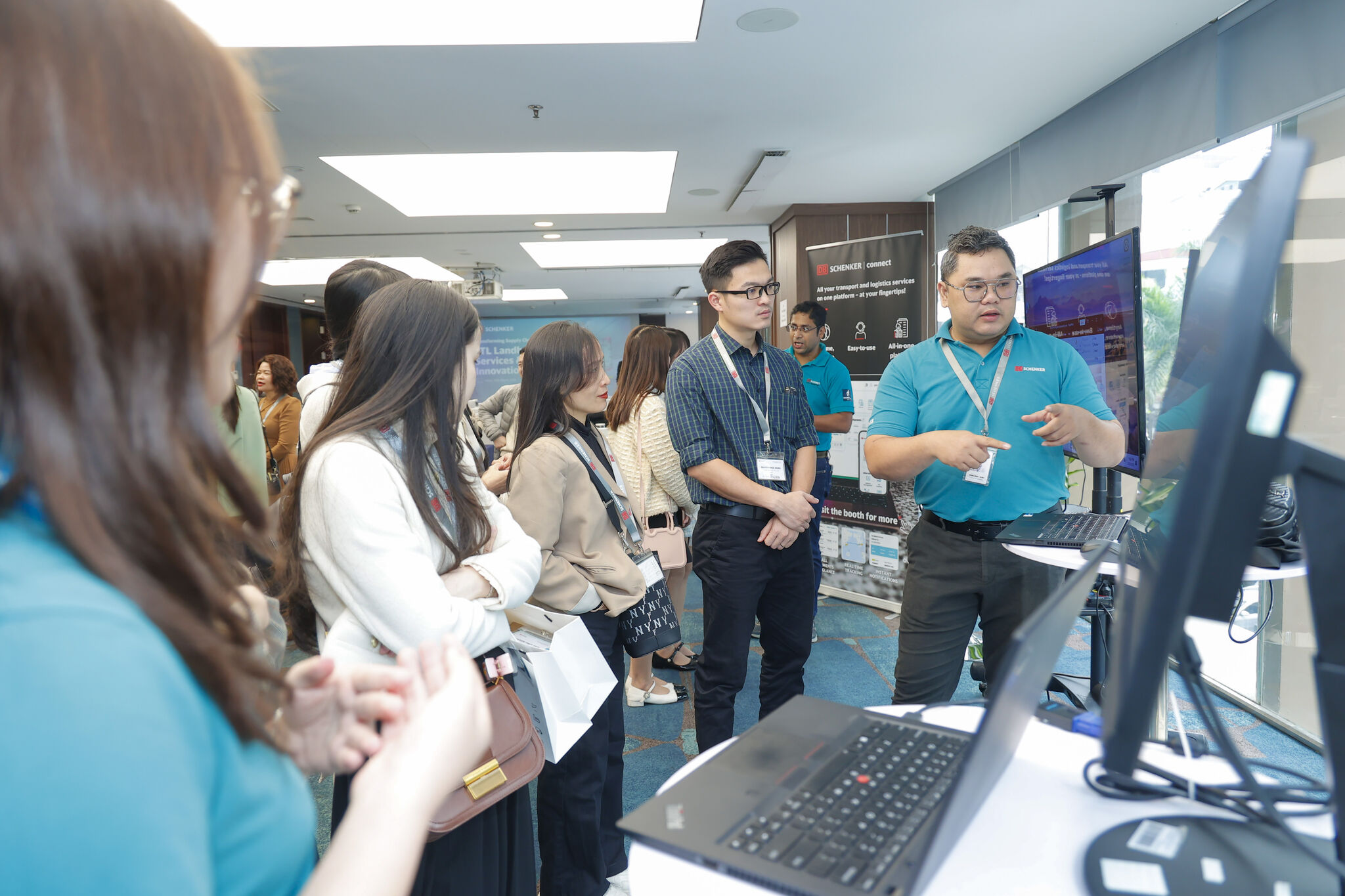 Anh Đinh Hưng dẫn dắt đội ngũ DSV x Schenker thực hiện tối ưu hoá quy trình 