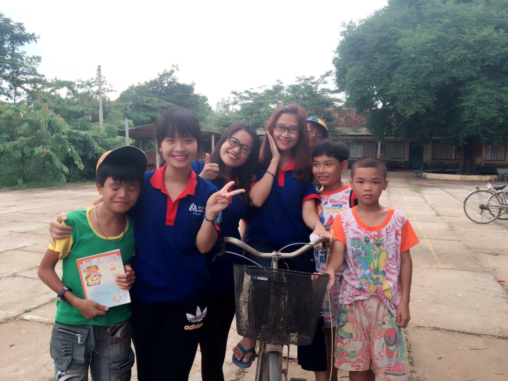 Chị Khánh Vy tham gia chiến dịch Mùa Hè Xanh tại mặt trận tỉnh Bến Tre - Xã An Hiệp, Huyện Ba Tri