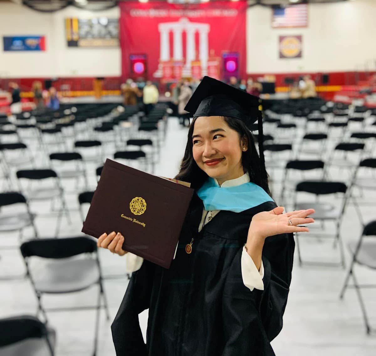 Chị Thảo Nguyên tại Lễ Tốt nghiệp Thạc Sĩ TESOL ở Concordia University Chicago 2021