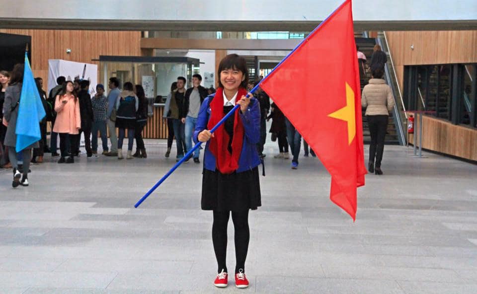 Chị Nguyên đã tham gia chương trình Trao đổi Văn hoá ở Pháp của Trường Đại học Hoa Sen