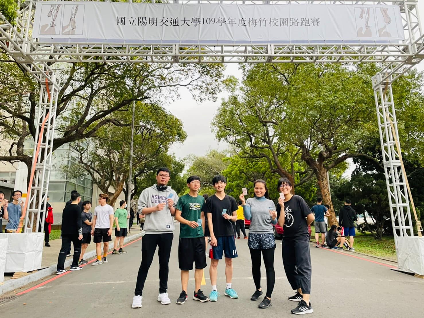 Chị Thùy Nghiêm cùng những người bạn của chị tại Đài Loan