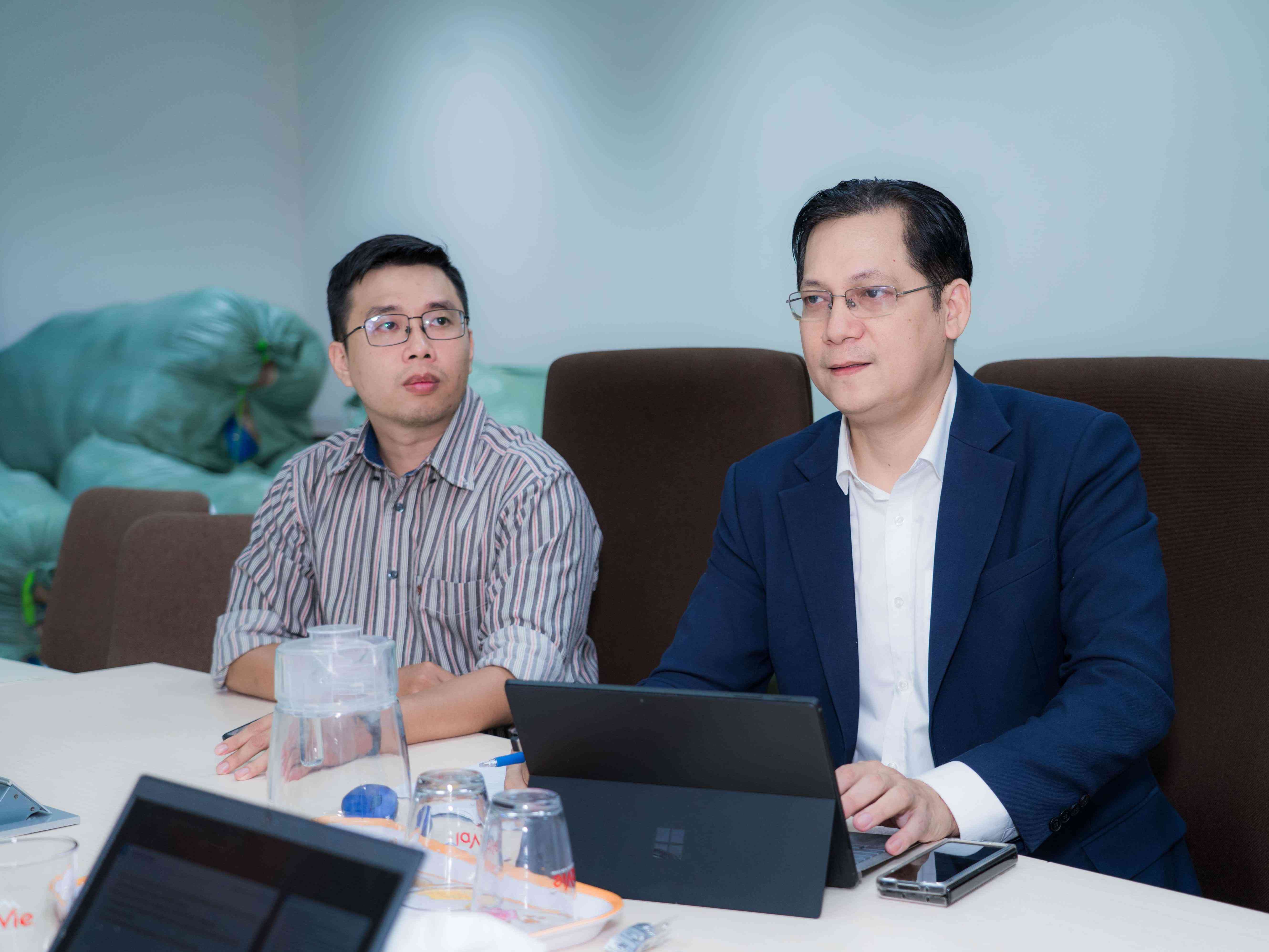 Ban Chấp hành họp thảo luận định hướng cho giai đoạn phát triển mới của Cộng đồng Cựu Sinh viên Hoa Sen.