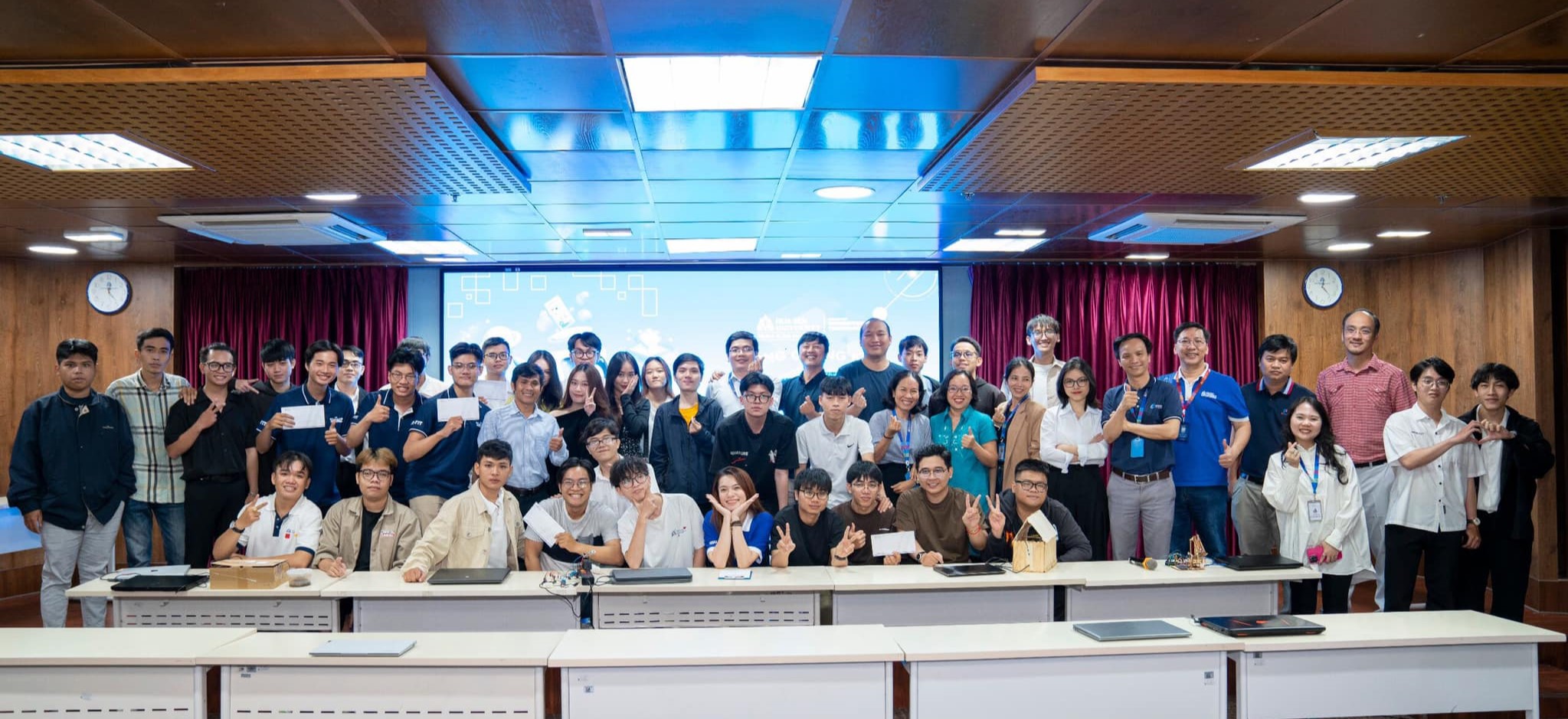 Câu lạc bộ Học thuật - Flybug