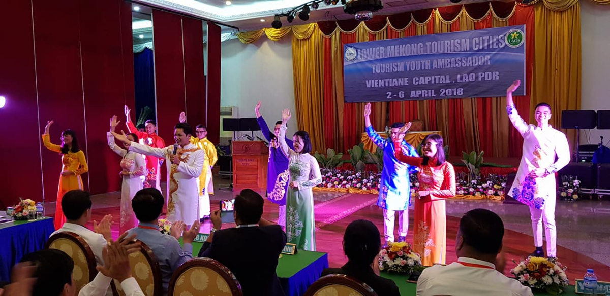 sv_hoa_sen_nganh_du_lich_01 Sinh viên Khoa Du lịch tham gia chương trình hành động và giao lưu đại sứ du lịch trẻ 2018