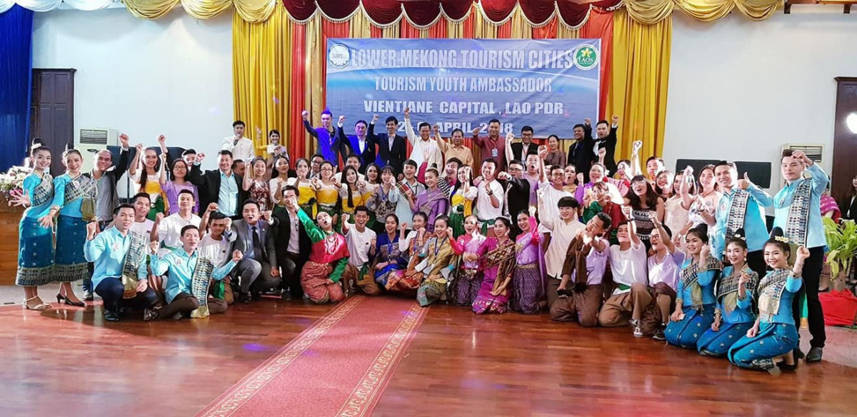 sv_hoa_sen_nganh_du_lich_03 Sinh viên Khoa Du lịch tham gia chương trình hành động và giao lưu đại sứ du lịch trẻ 2018