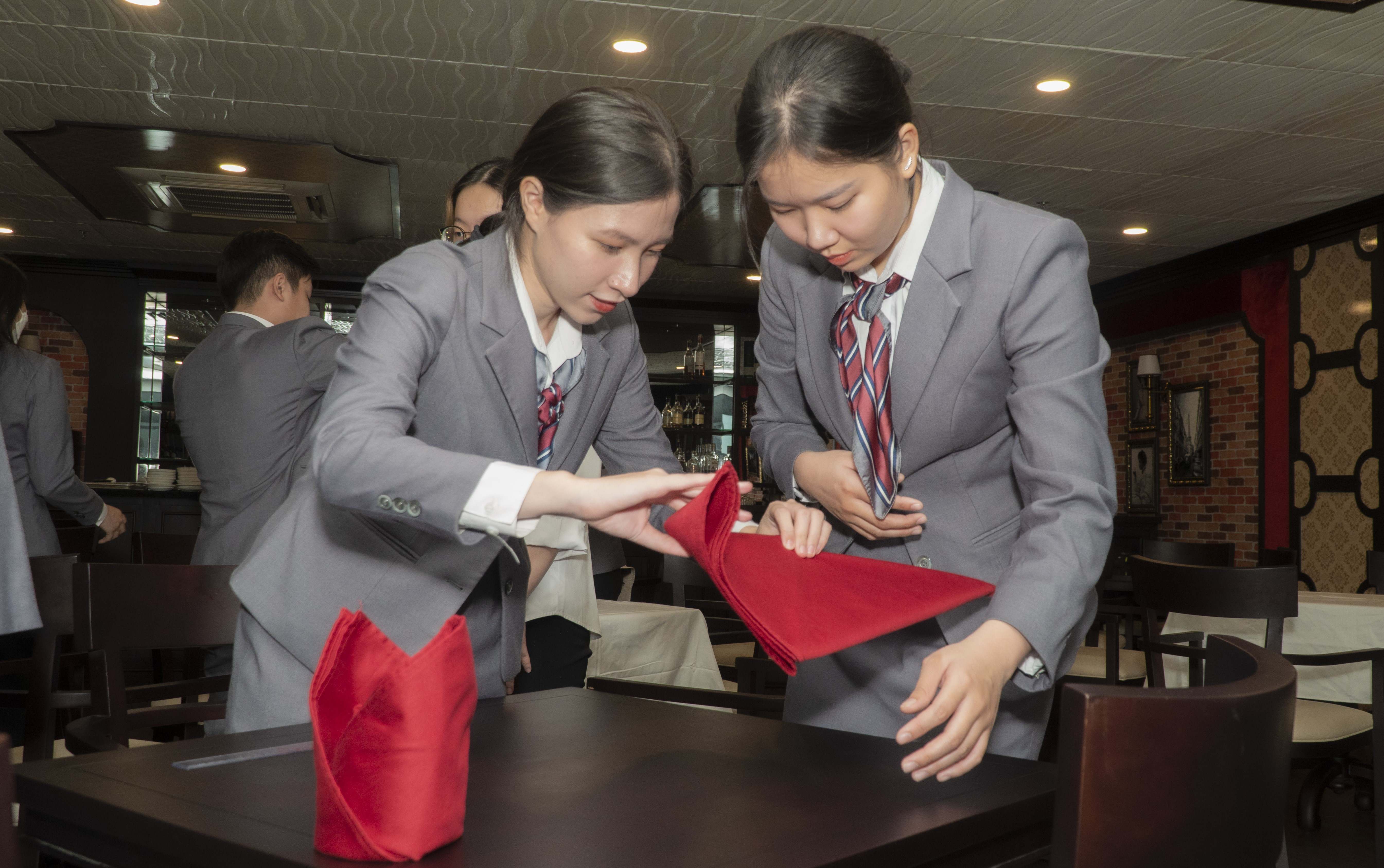 Ngành Quản trị Nhà hàng và Dịch vụ ăn uống - Chương trình Hoa Sen Elite