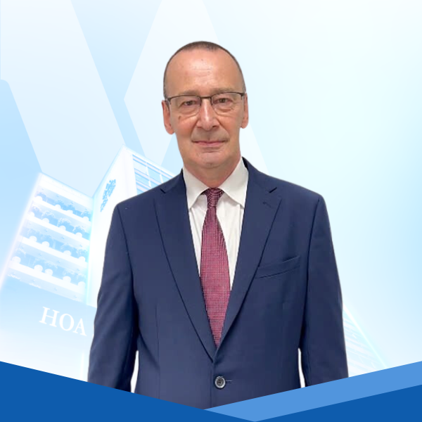 DR. IAN THOMAS