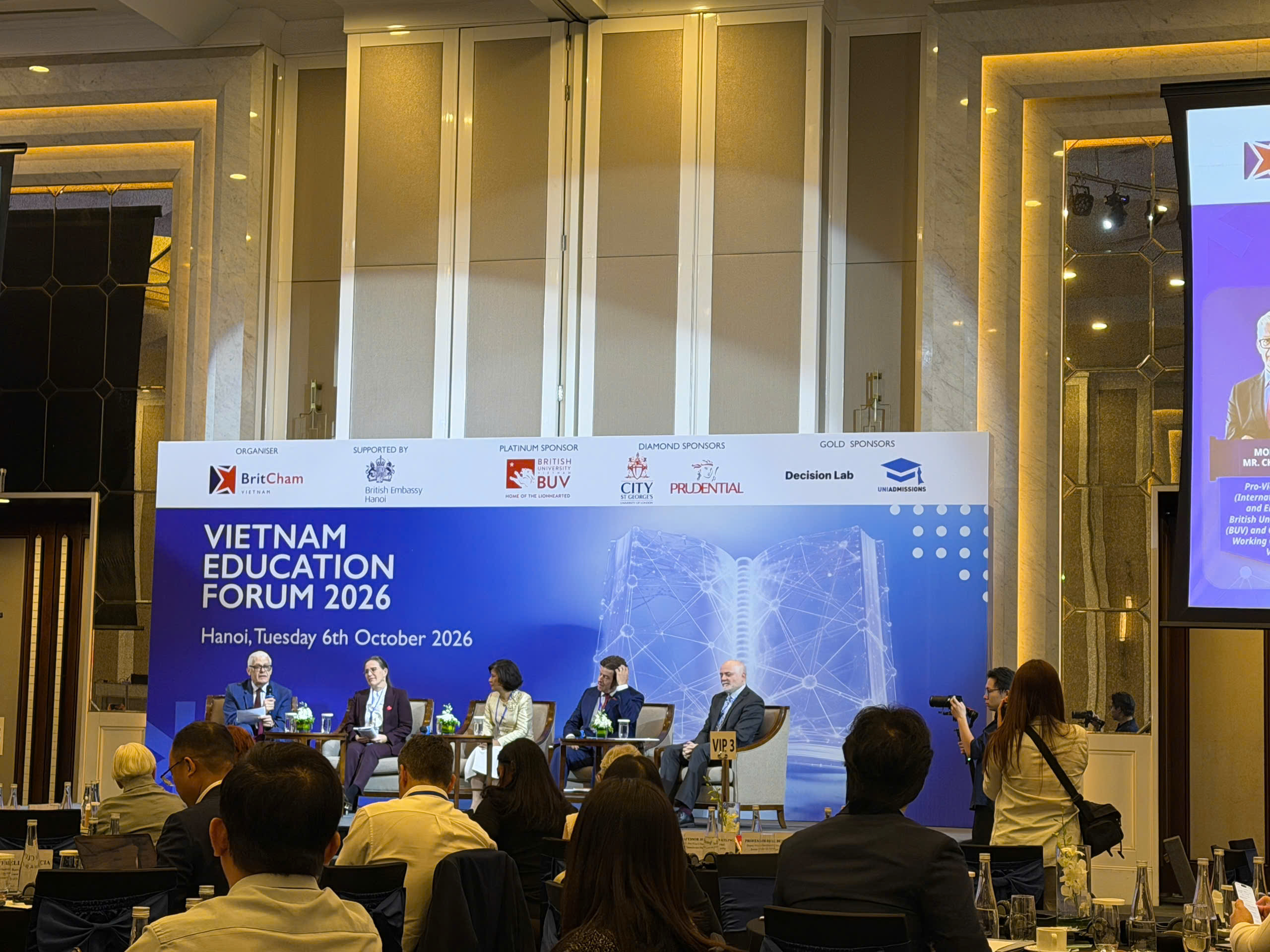 Buổi chia sẻ của các diễn giả trong Vietnam Education Forum 2026
