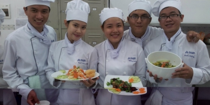Nghề đầu bếp: Cần được đào tạo bài bản - Hướng Nghiệp