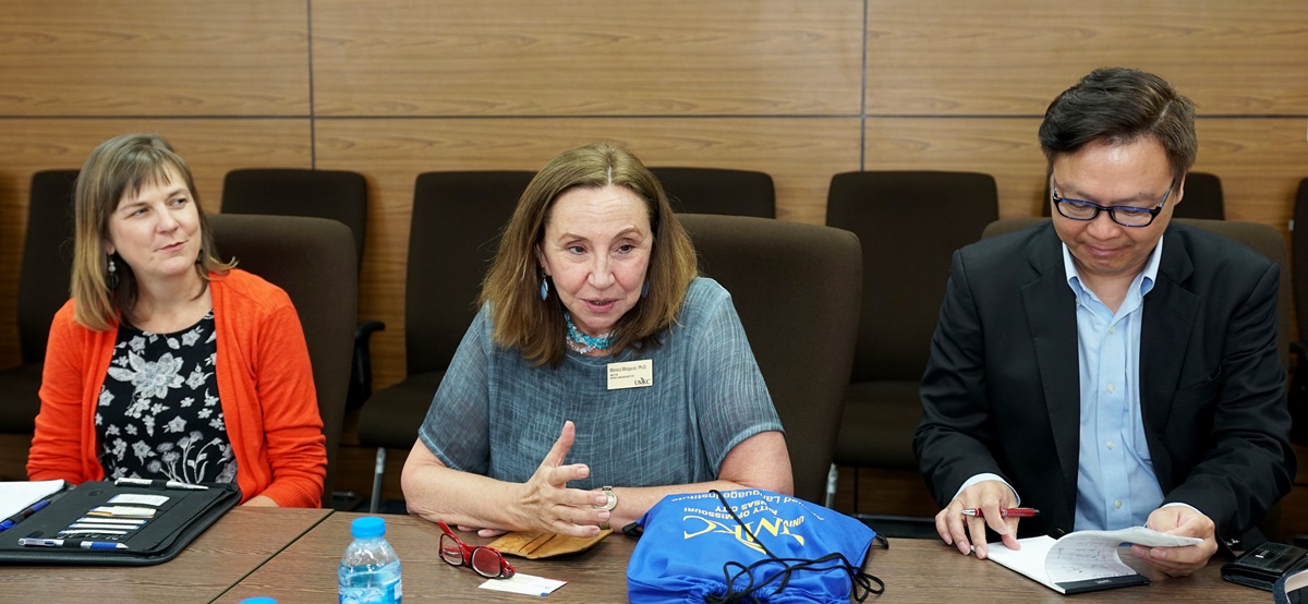 Representatives of UMKC visited Hoa Sen University