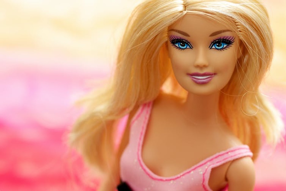 Chống Lại Phân Biệt Giới Tính Trong Cửa Hàng Đồ Chơi: Búp Bê Barbie Dành  Cho Bé Trai Được Không? - Khoa Khoa Học Xã Hội - Luật