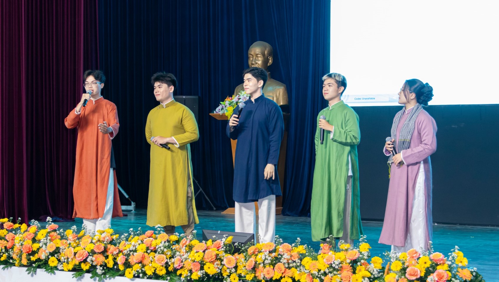 Sinh viên ngành Luật xuất sắc giành ngôi vị Á quân cuộc thi Hùng biện Tiếng Việt 2025