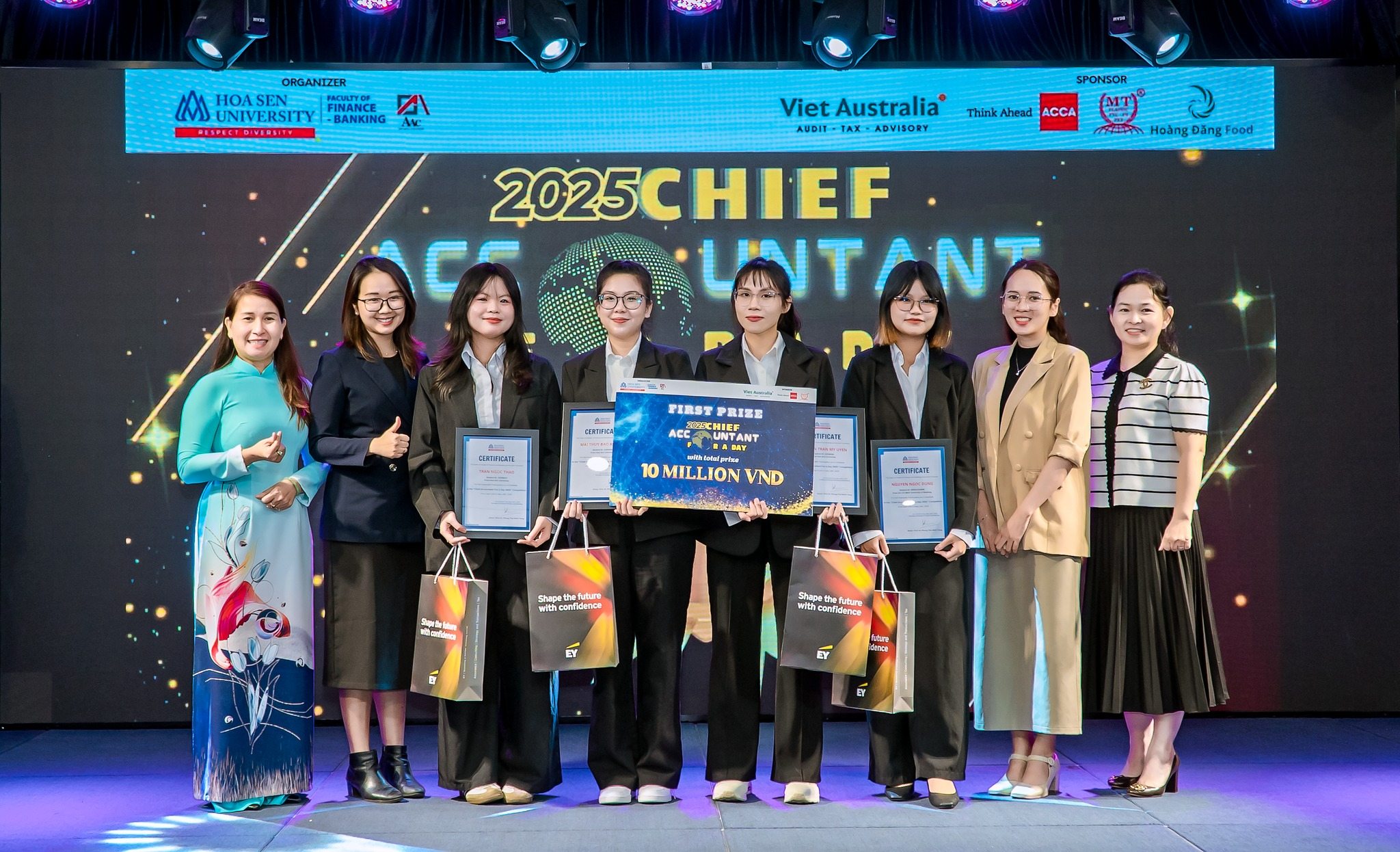 Quán quân Một ngày làm kế toán trưởng thuộc về sinh viên ngành Tài chính - Ngân hàng HSU