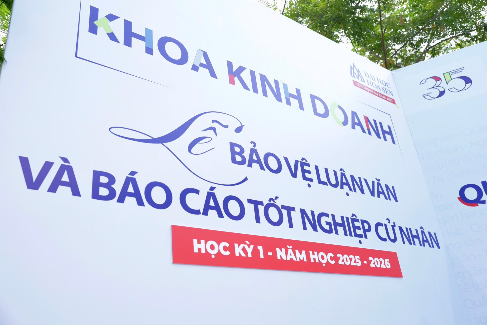 Lễ Bảo vệ Luận văn và Báo cáo Tốt nghiệp