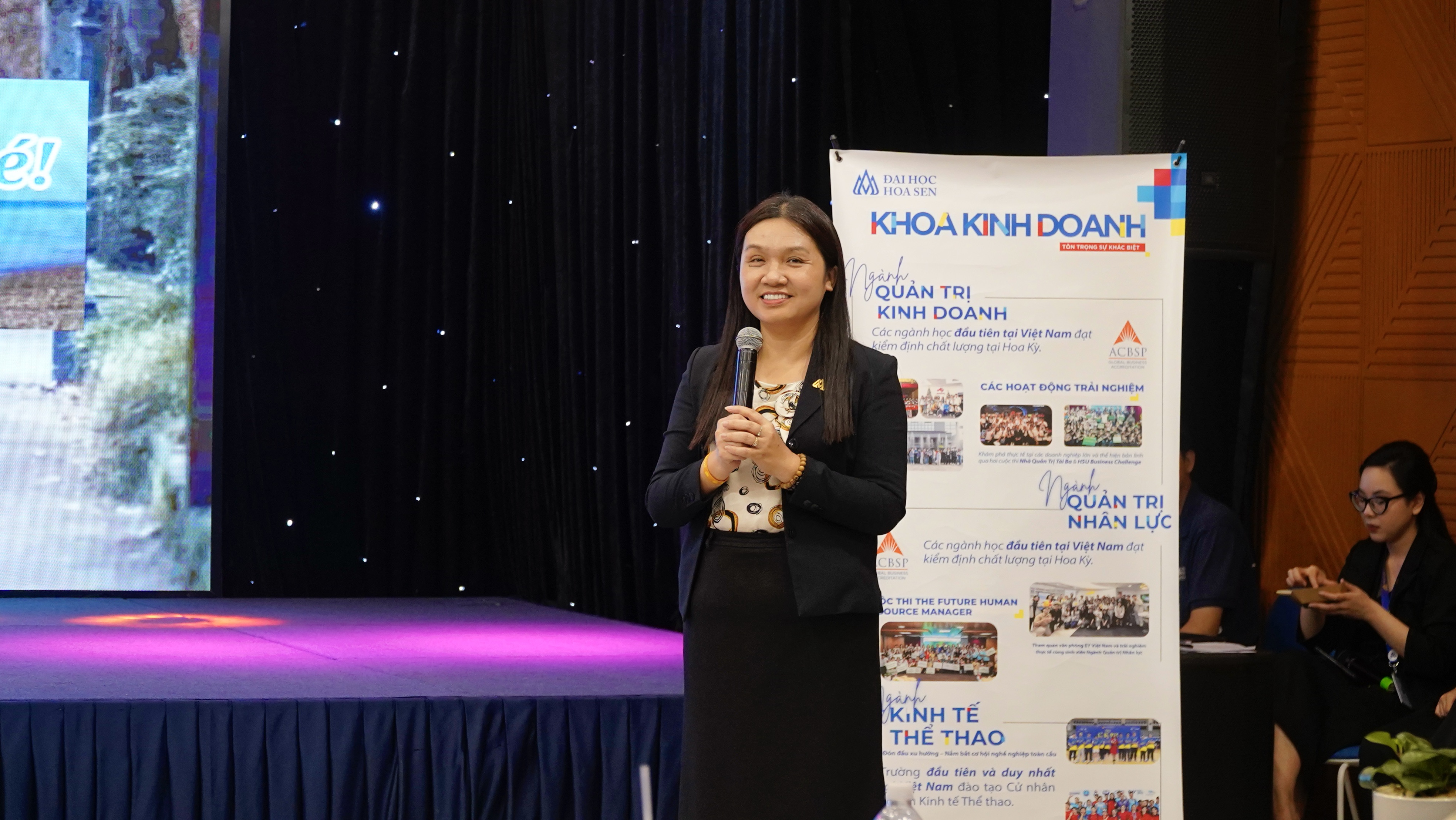 Photruongkhoakinhdoanhchiasevecongdongcuusinhvien