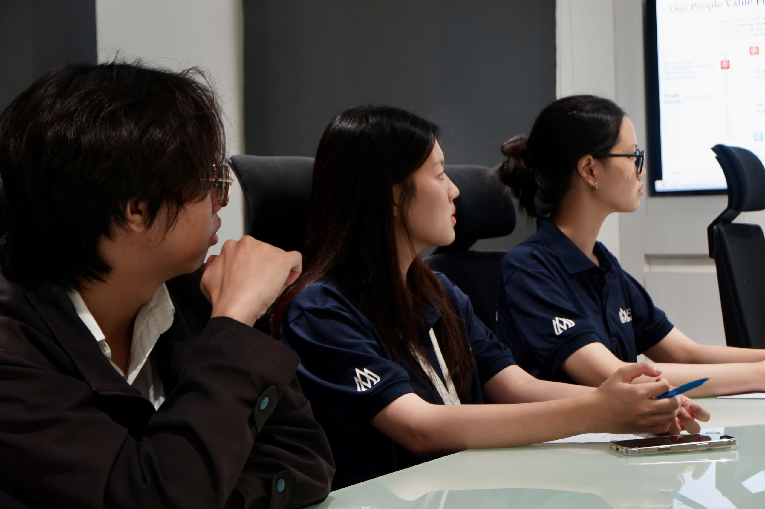 Sinh viên Khoa Kinh doanh HSU tham gia chương trình Field Trip tại PwC Việt Nam