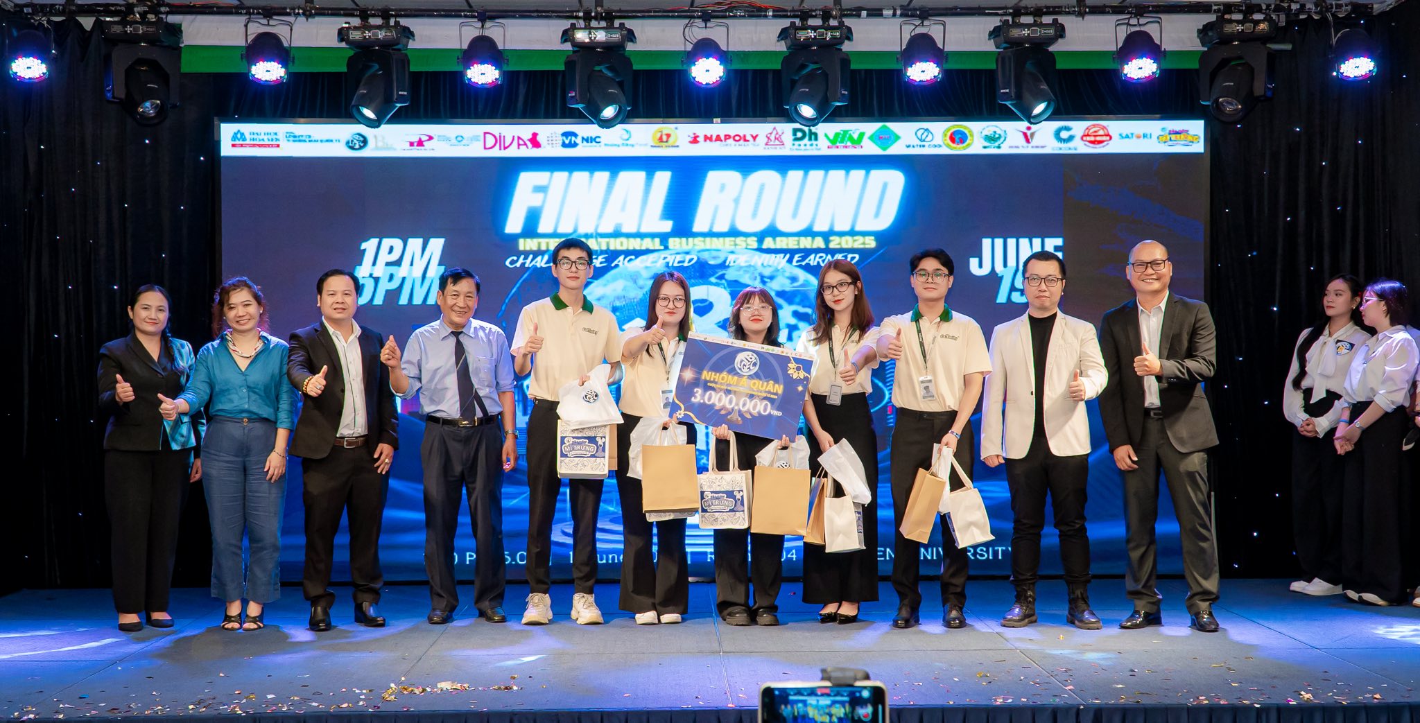 Á quân thuộc về Nhóm Caffinity