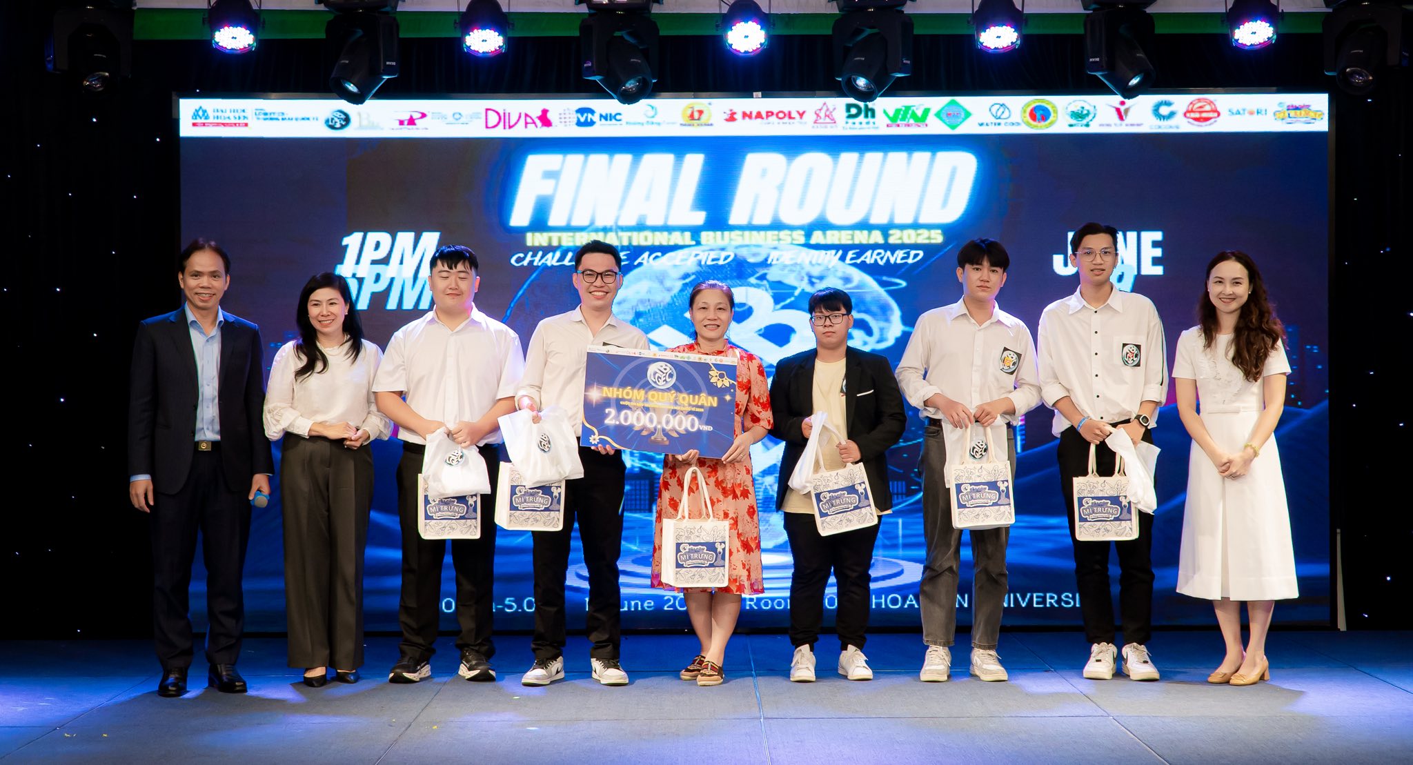 Quý quân thuộc về Nhóm 7