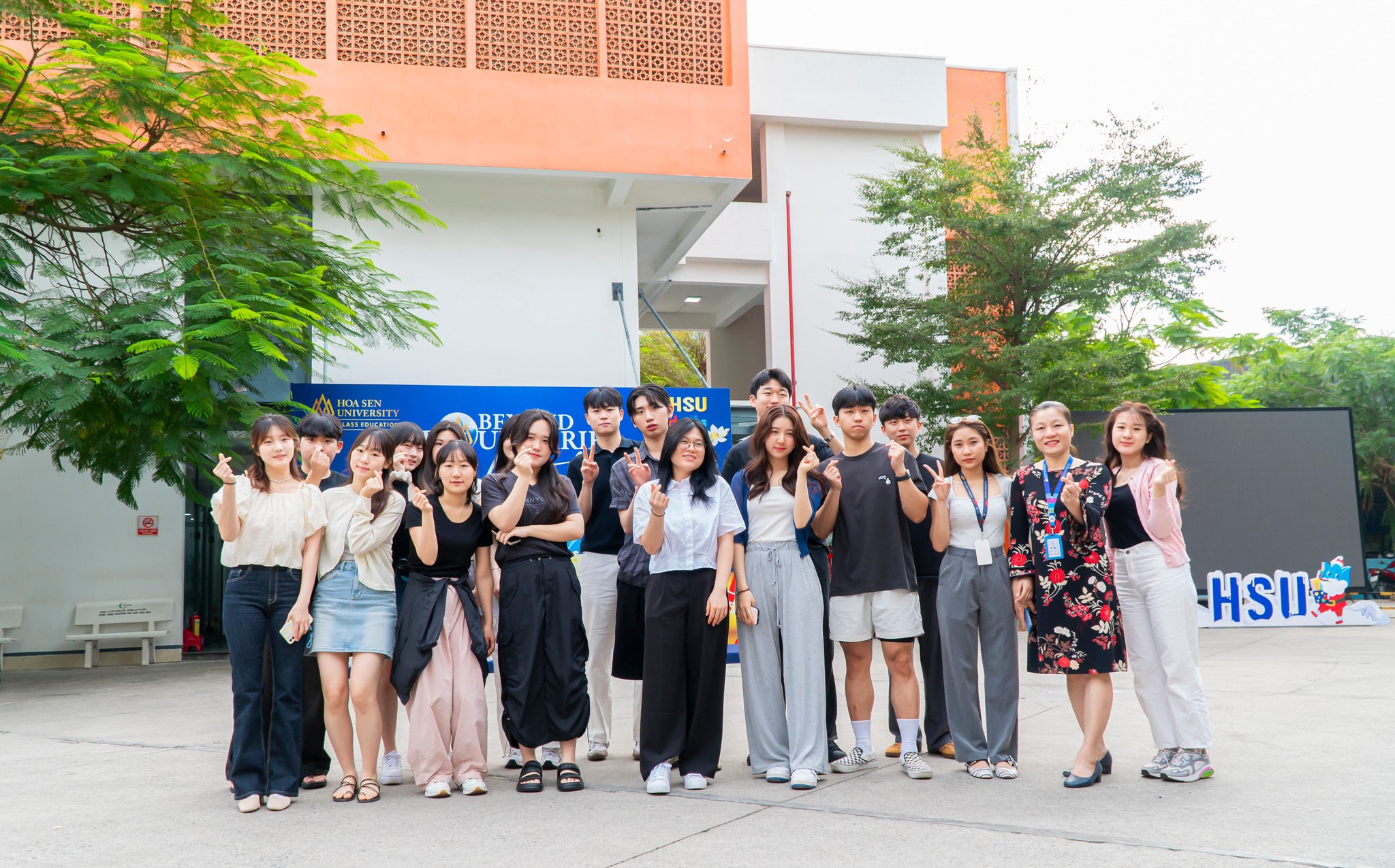 Buổi học là dịp để trải nghiệm văn hoá và giáo dục tại Việt Nam