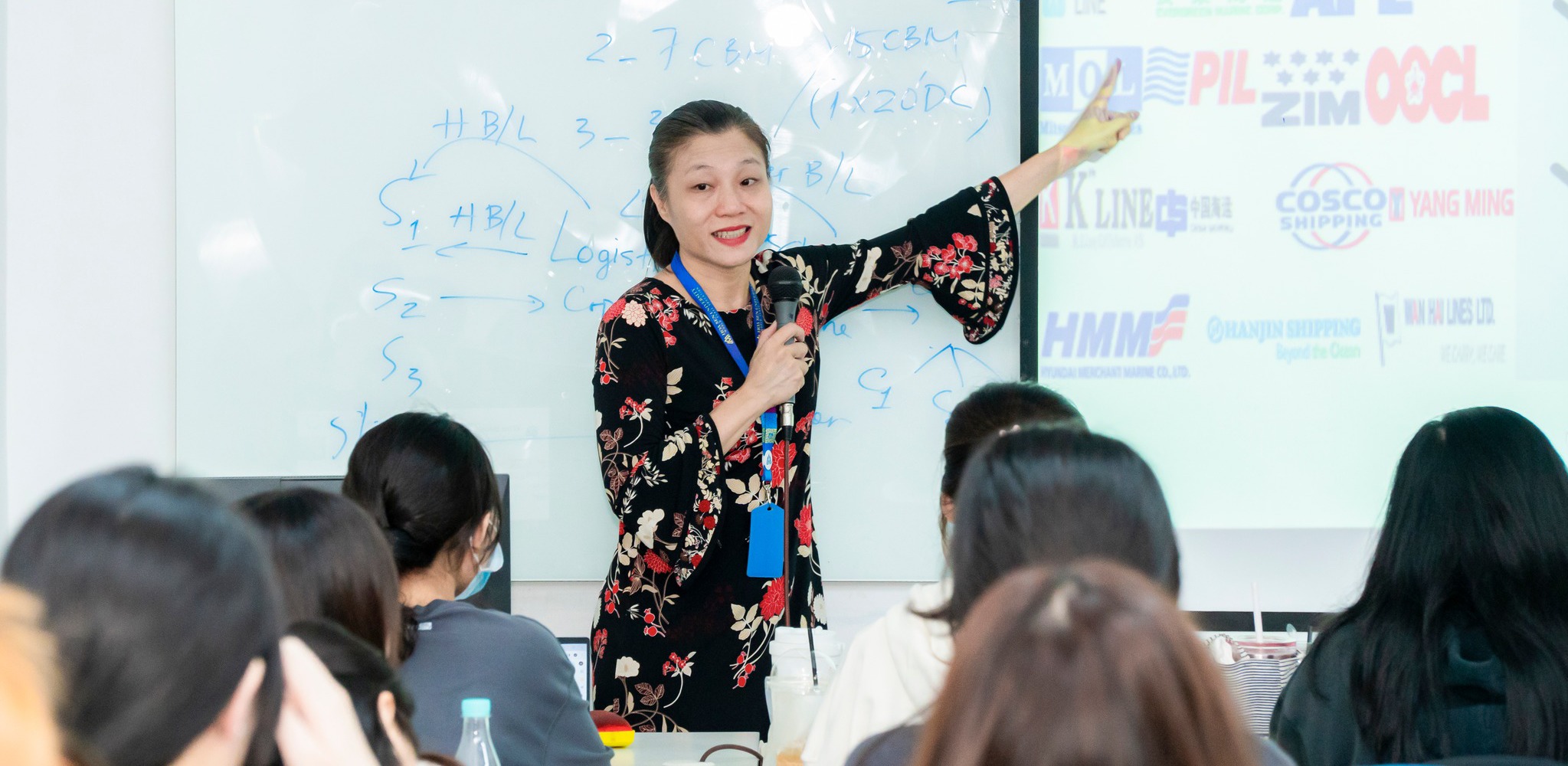 Lớp học chuyên đề của ThS Trần Thị Trúc Lan – Giám đốc Chương trình Logistics và Quản lý chuỗi cung ứng