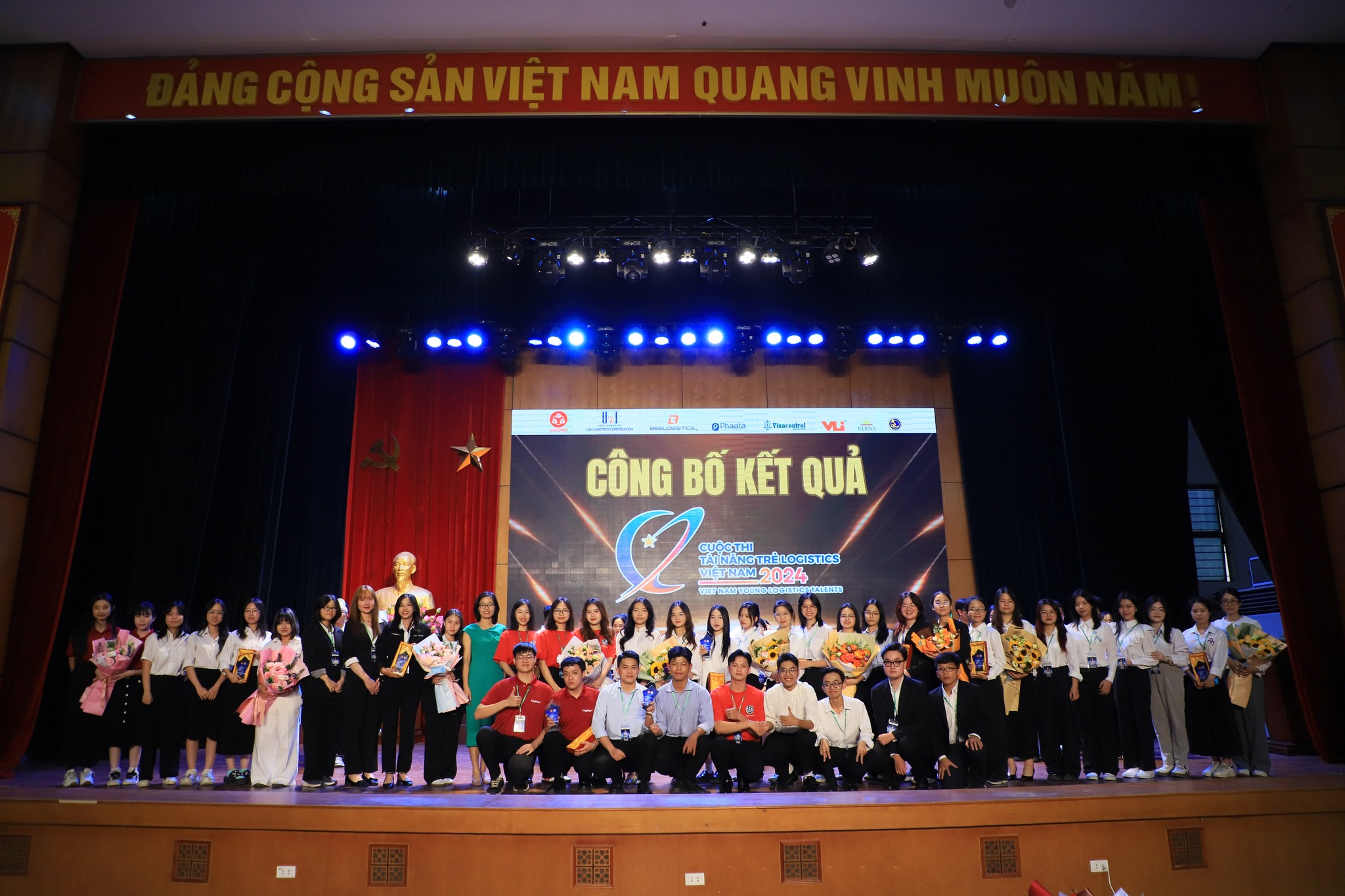 Toàn cảnh các đội thi 