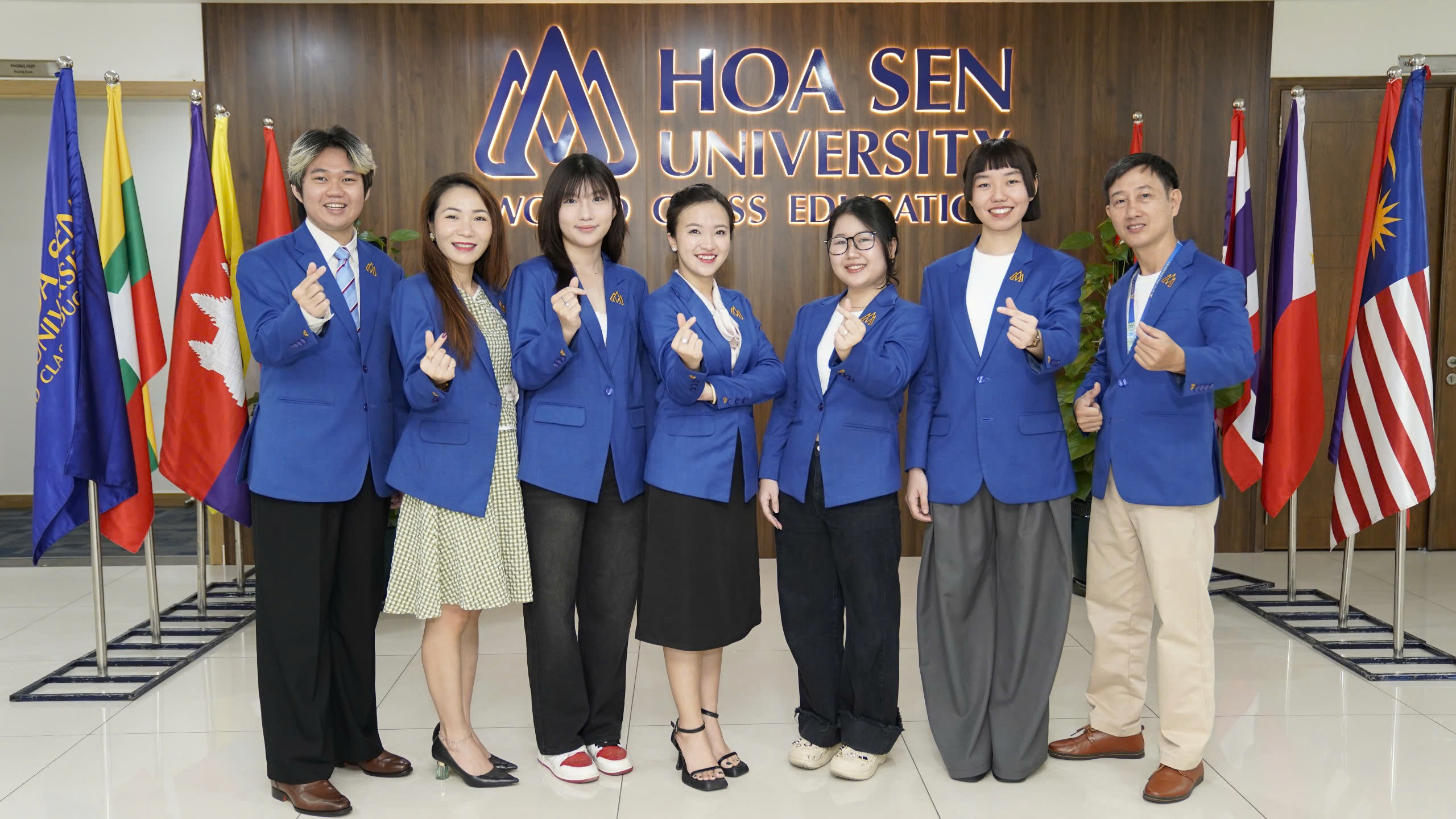 Sinh viên Kinh doanh trực tuyến có trải nghiệm học tập sống động