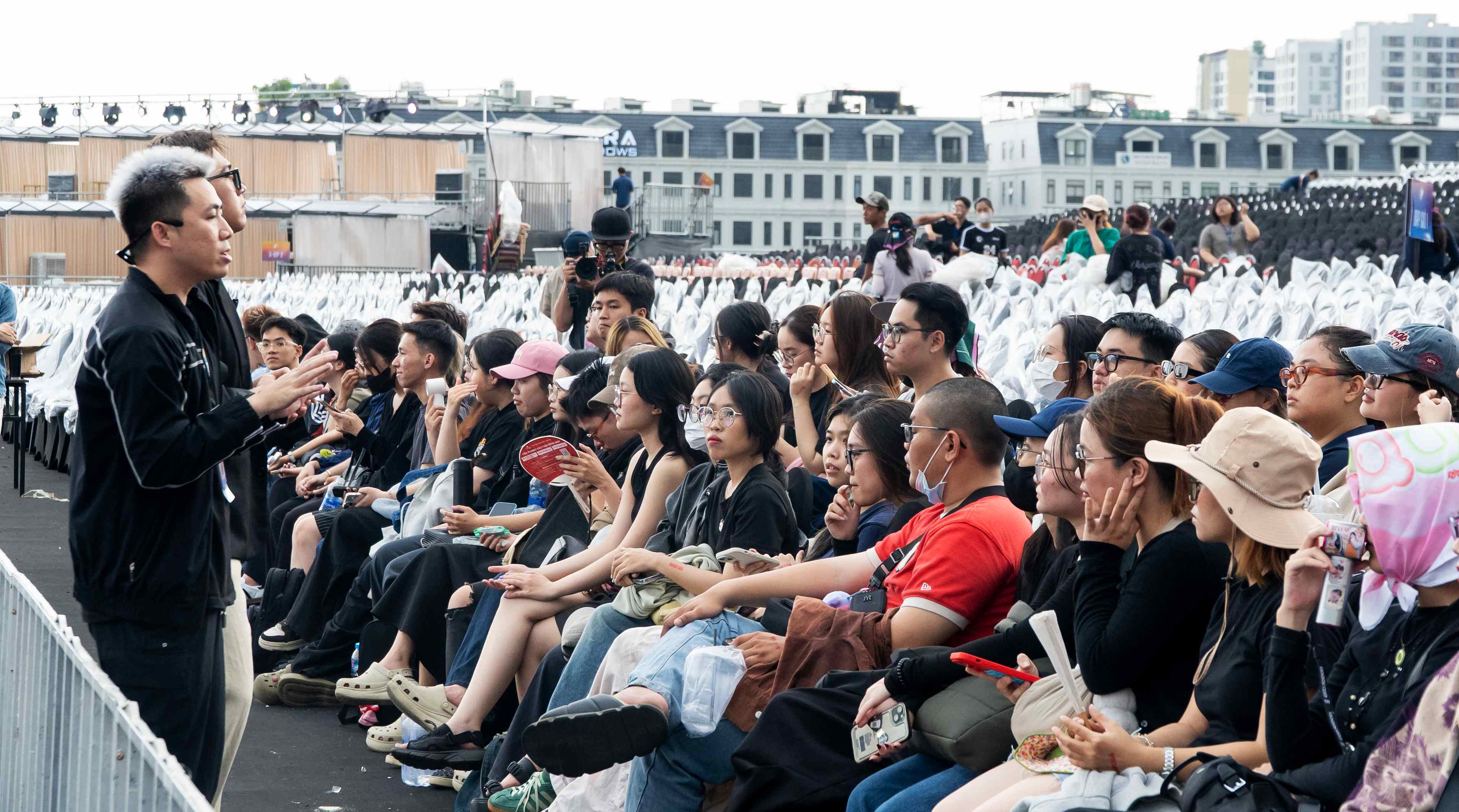 Sinh viên Hoa Sen lắng nghe chia sẻ từ các chuyên gia đầu ngành