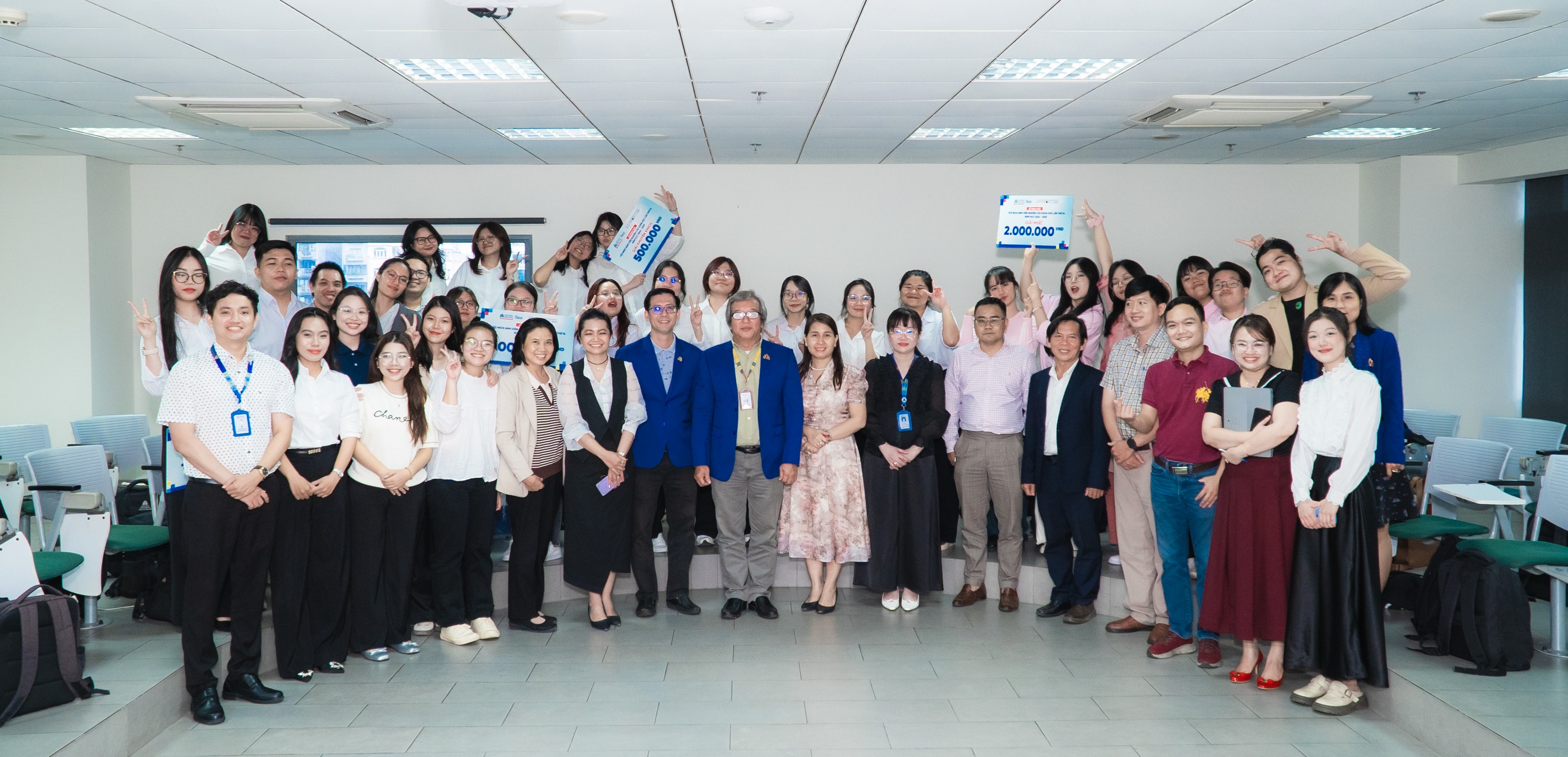 Hội nghị Nghiên cứu Khoa học Sinh viên cấp trường lần thứ 14 đã thu hút nhiều đề tài nghiên cứu chất lượng cao từ các khoa