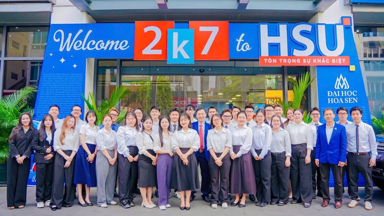 Showcasing a Journey of Growth: Marketing and Communication Students at the 2025 Graduation Defense