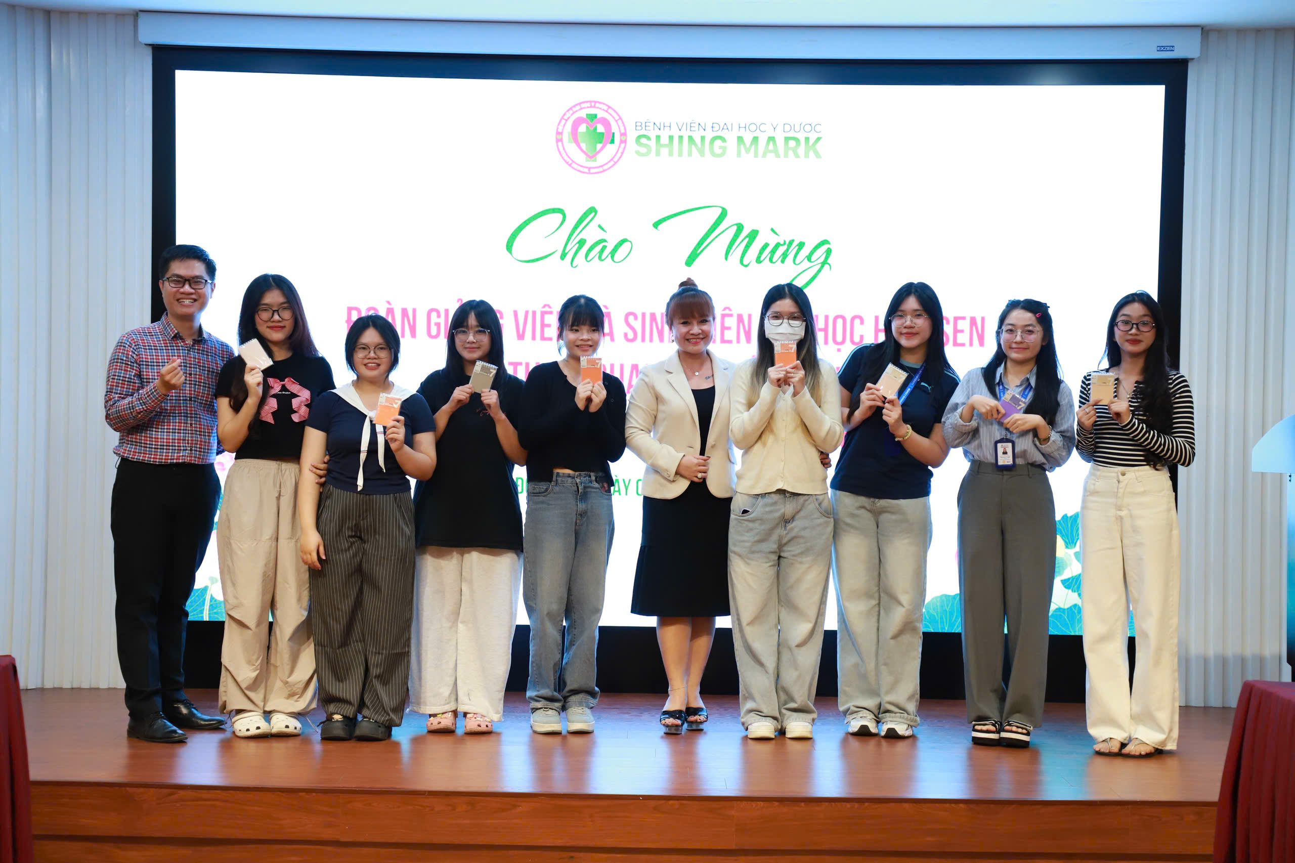 HSU Marketing Students “Change Their Perspective” on Healthcare Marketing after a Field Trip to Shing Mark University Medical Hospital