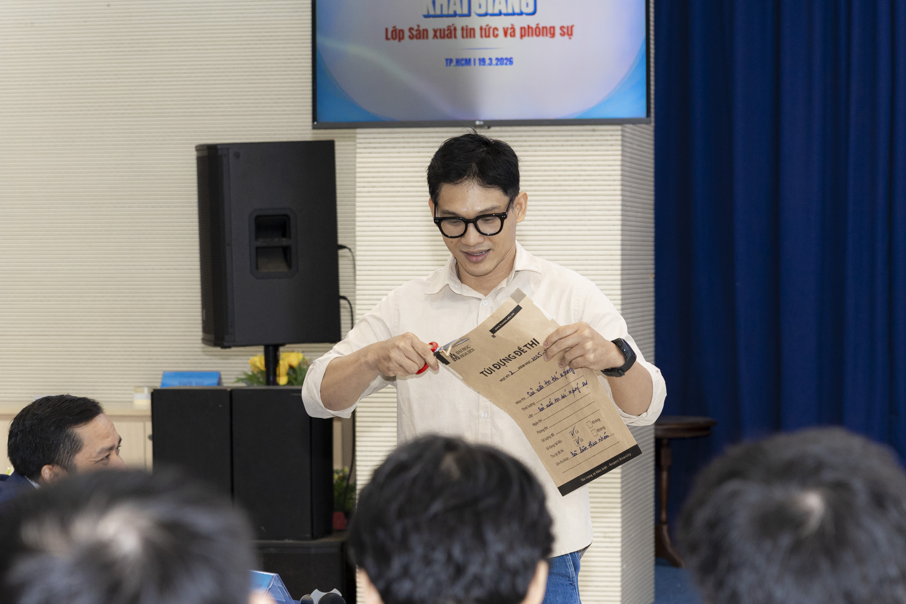 Lễ khai giảng học phần Sản xuất tin tức và phóng sự  của lớp PR được tổ chức trực tiếp tại Tòa soạn Báo Thanh Niên