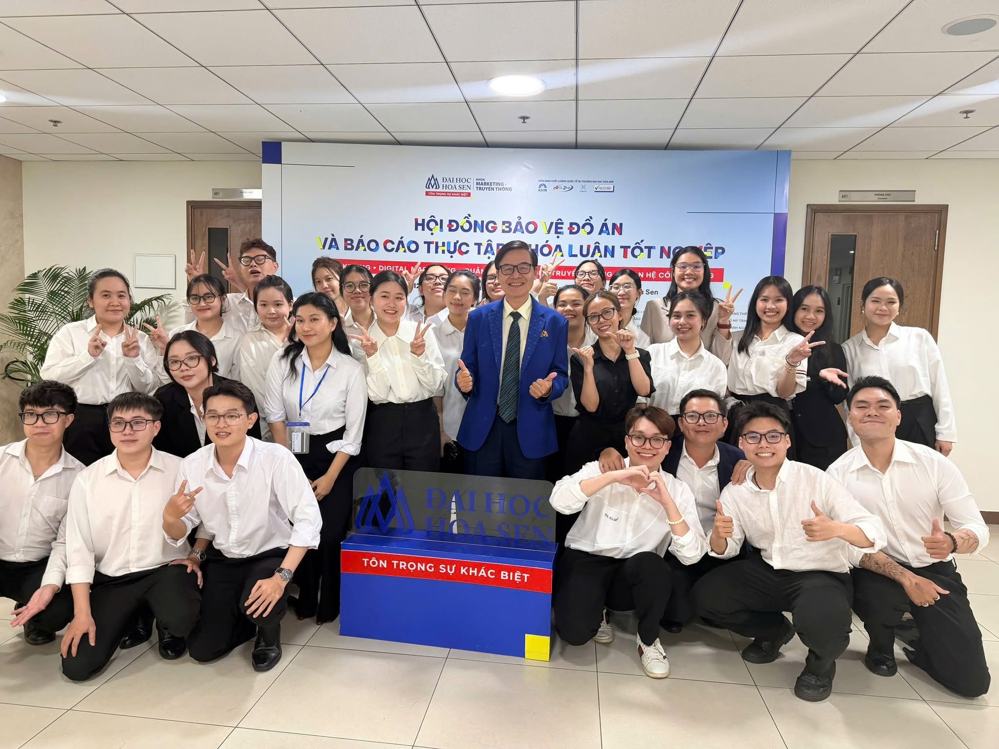 Hội đồng bảo vệ báo cáo tốt nghiệp