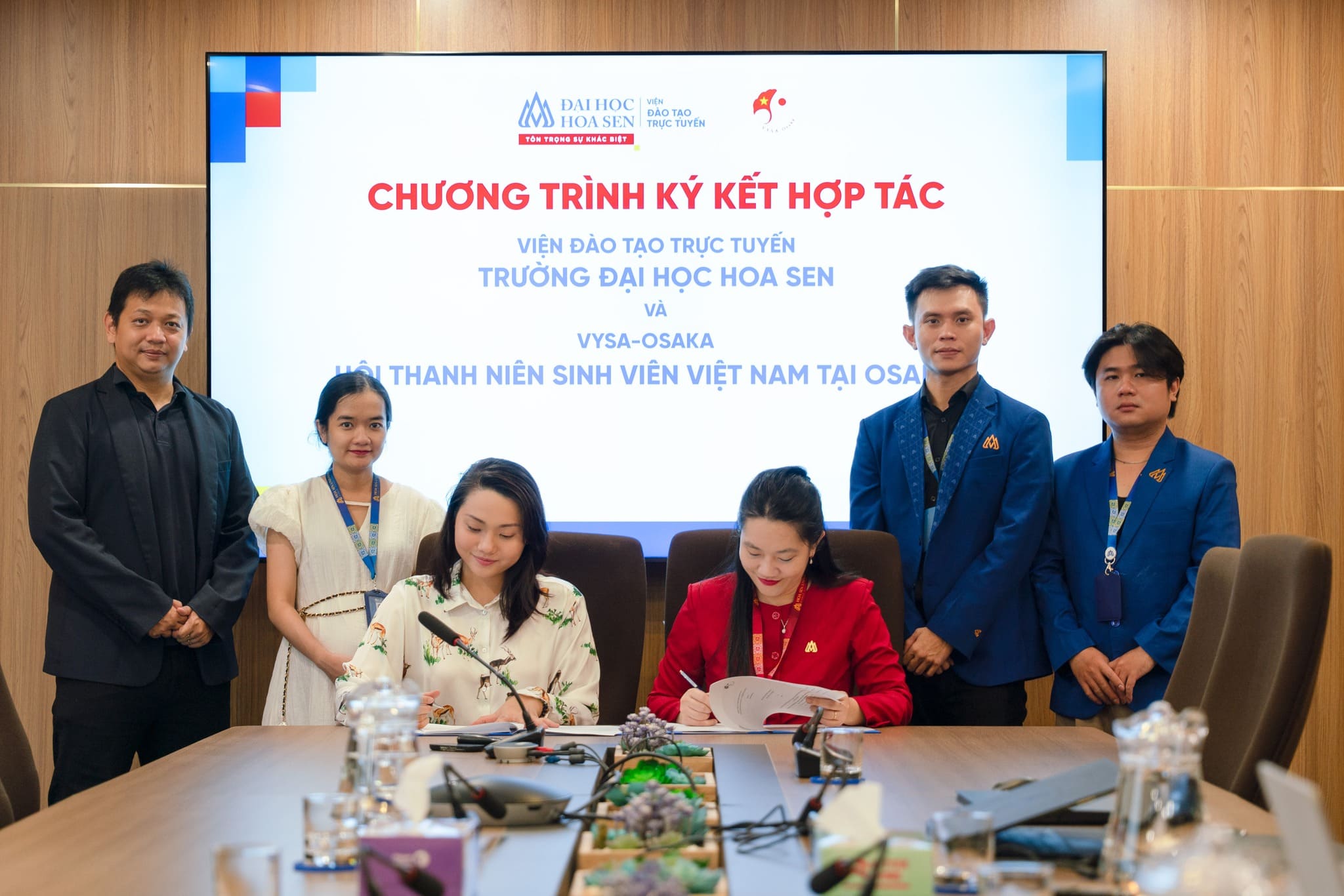 Viện Đào tạo trực tuyến – Trường Đại học Hoa Sen ký kết hợp tác cùng Hội thanh niên sinh viên Việt Nam tại Osaka