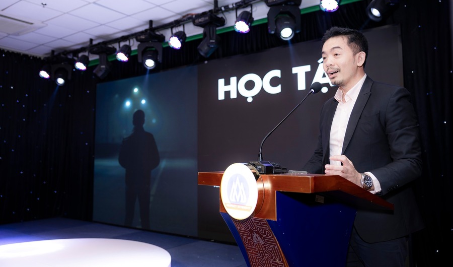 ThS Phạm Thanh Tú – Thạc sĩ Marketing & Truyền thông, Solvay Brussels School, đối tác Viện Đào tạo trực tuyến HSU phát biểu tại buổi lễ