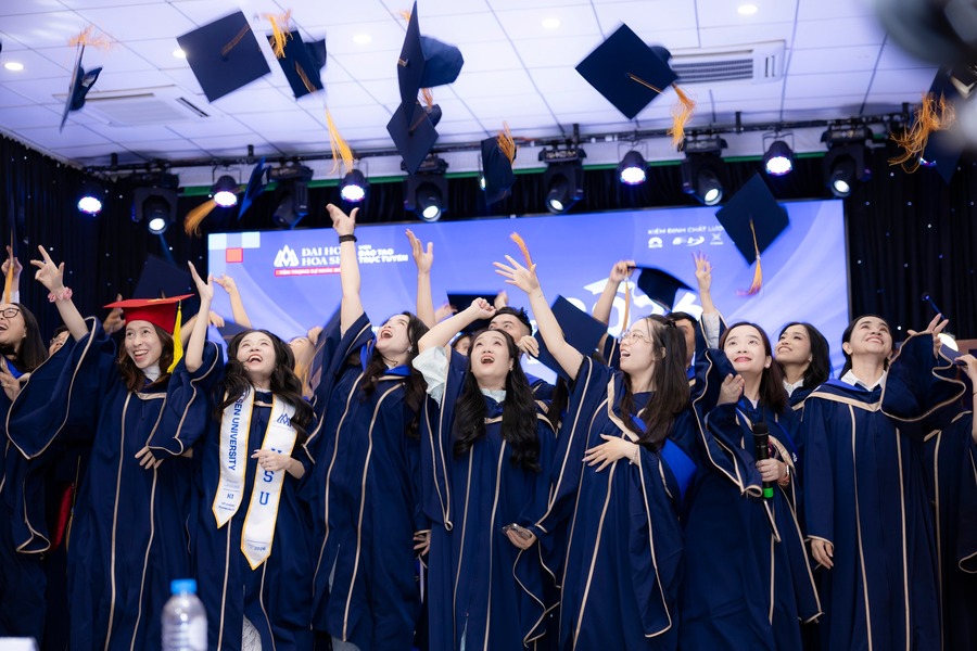 Lễ Tốt nghiệp Chương trình Đại học từ xa: Khi tinh thần tự học trở thành giá trị cốt lõi