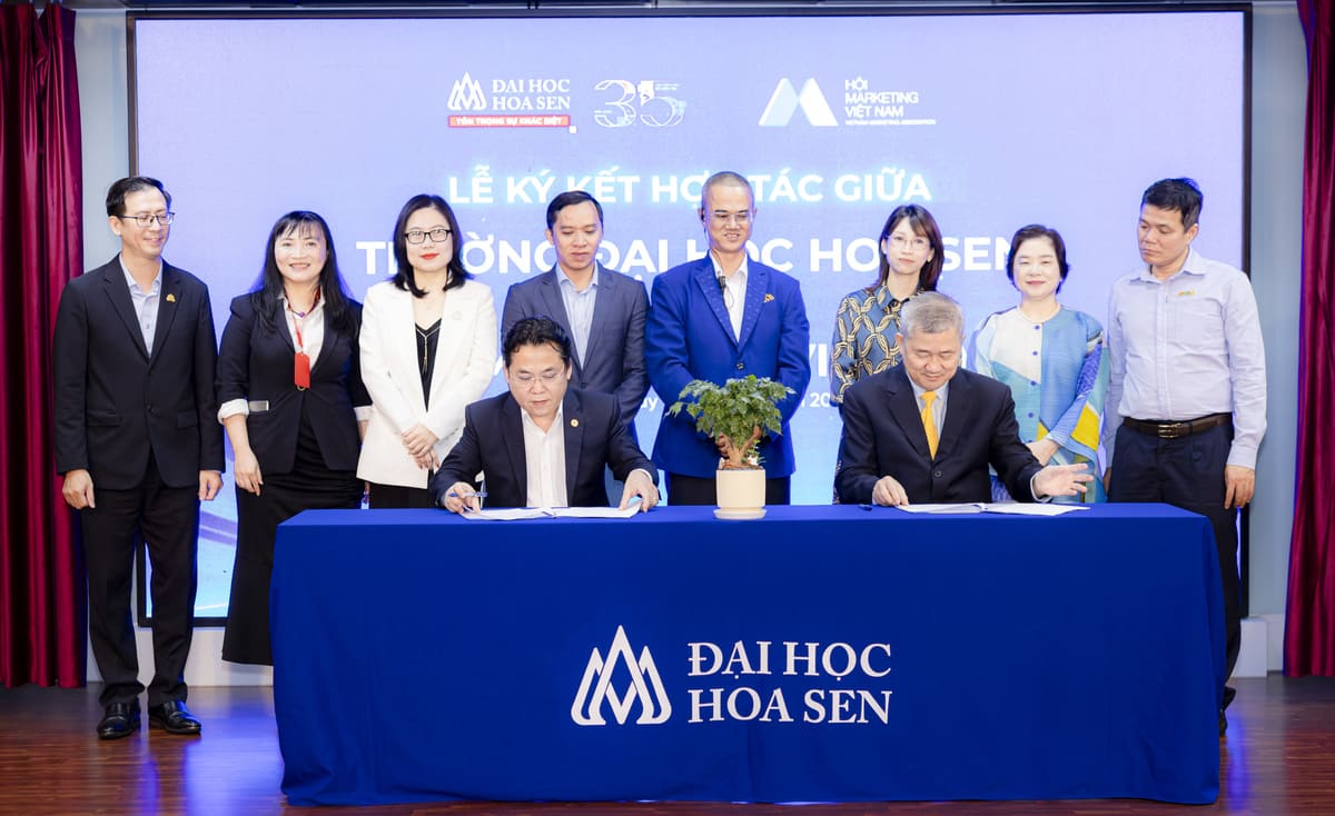 Đại diện Trường Đại học Hoa Sen và Hội Marketing Việt Nam ký kết hợp tác chiến lược
