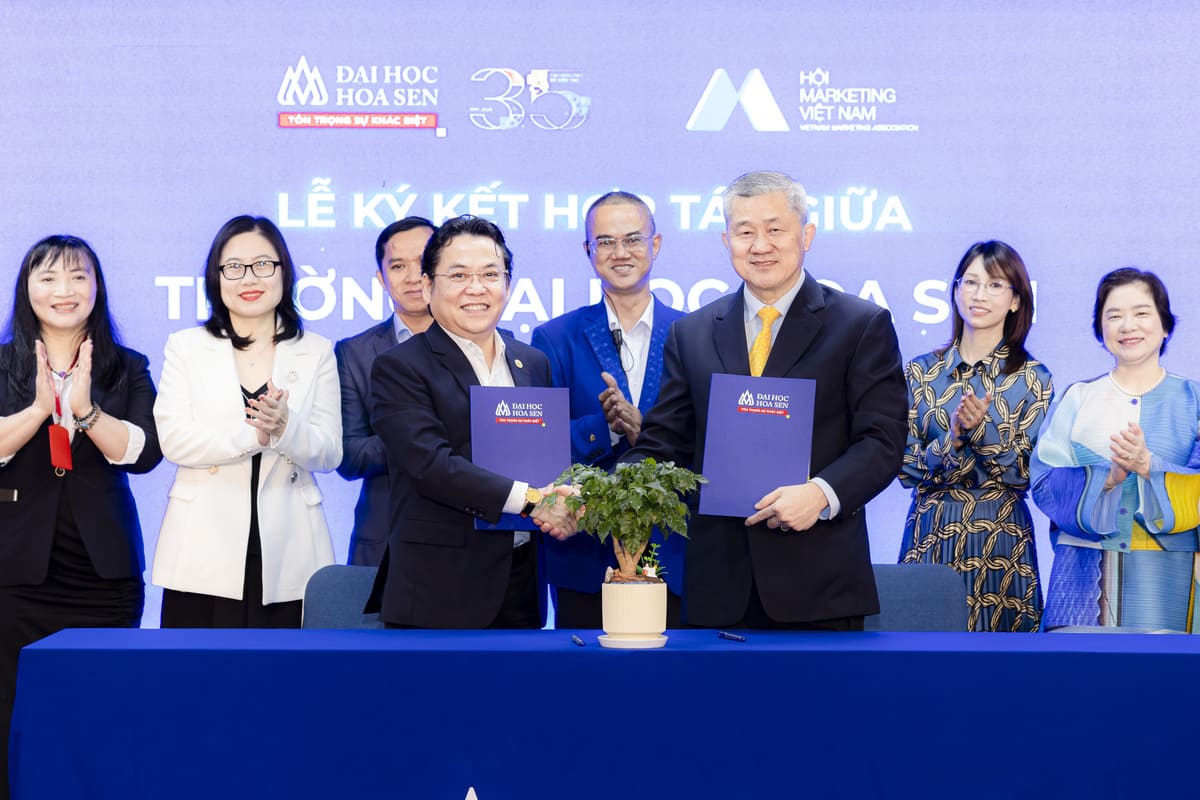 Đại diện Trường Đại học Hoa Sen và Hội Marketing Việt Nam ký kết hợp tác chiến lược