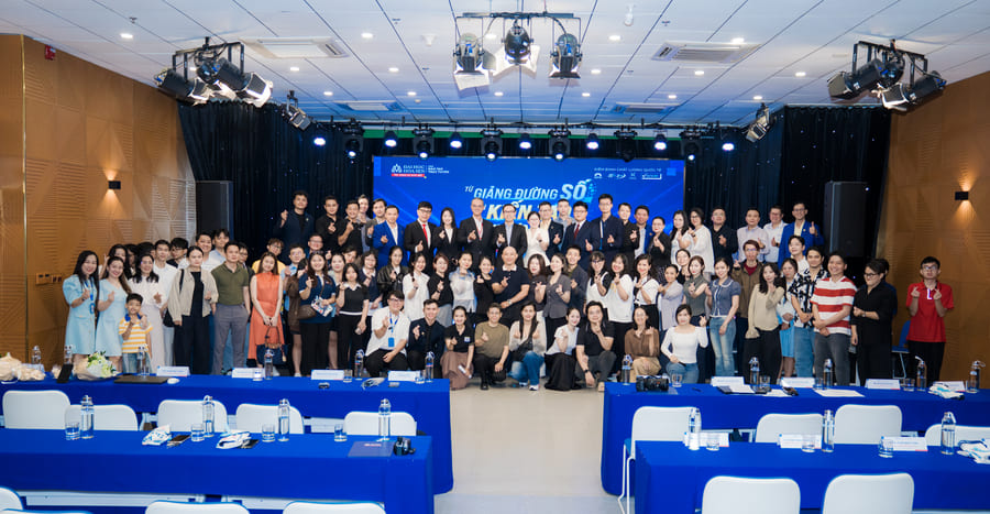80 suất học bổng được trao tặng tại Lễ Khai giảng năm học 2026–2027 của Viện Đào tạo Trực tuyến