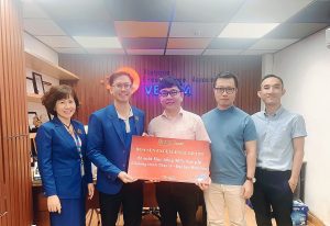 ĐỒNG HÀNH PHÁT TRIỂN NHÂN SỰ DOANH NGHIỆP, TRƯỜNG ĐH HOA SEN TRAO HỌC BỔNG 50% HỌC PHÍ CHƯƠNG TRÌNH MBA CHO CÁN BỘ VECOM TÀI NĂNG