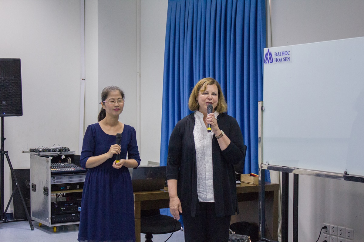 american-showcase-2019-dh-hoa-sen_1 Sharon Rowen, tác giả phim Balancing the Scales tại trường Đại học Hoa Sen