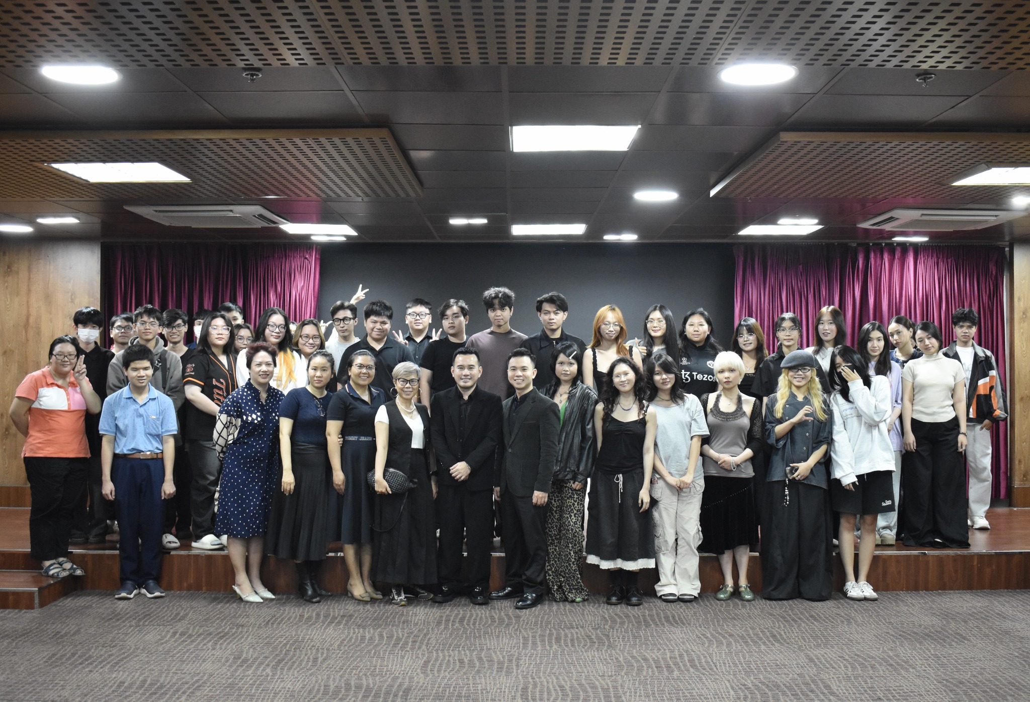 Designer Le Thanh Hoa and students at the talk show