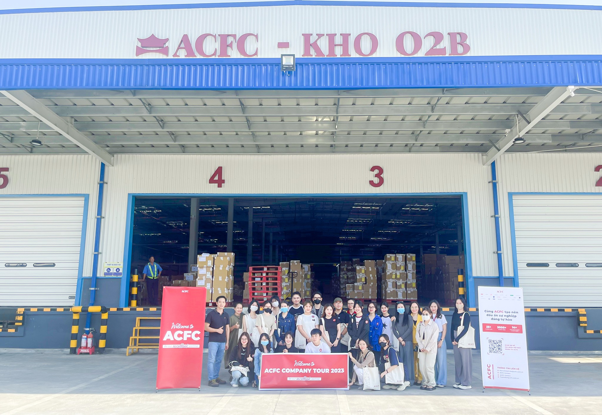 HSU Fashion Design students on a field trip to Warehouse Company