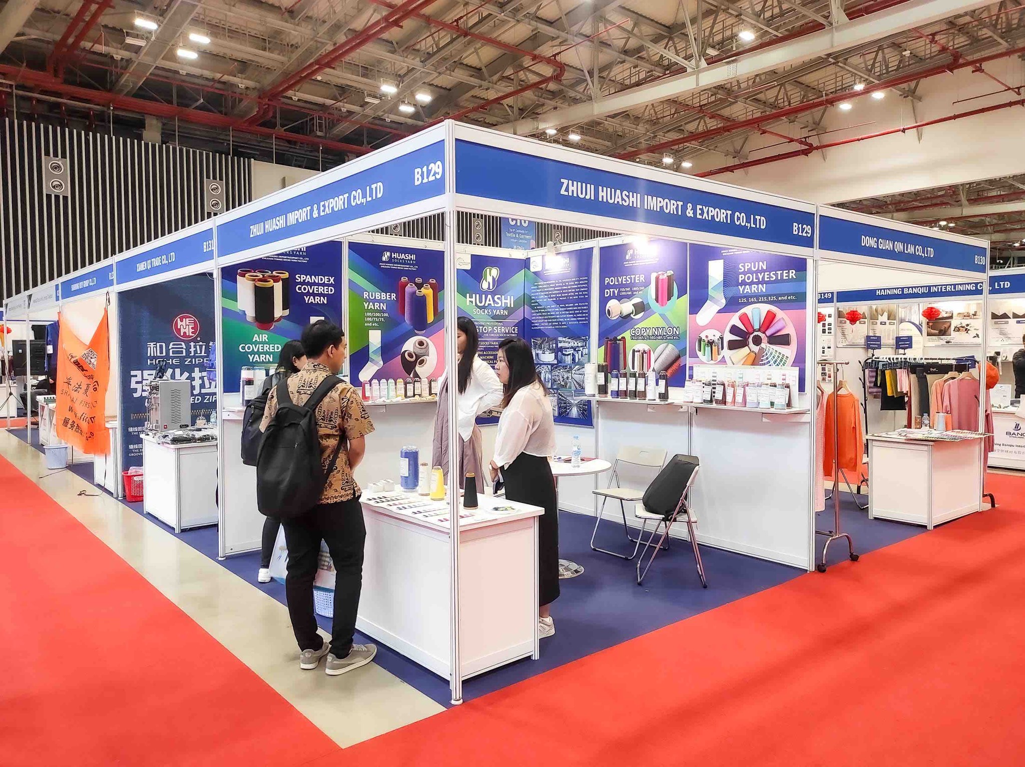 Không gian tại một trong những triển lãm lớn nhất về ngành dệt may
