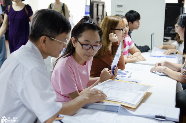 photo-1-1489677927095