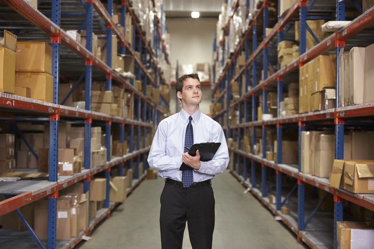Cử nhân ngành logistic hoàn toàn có thể lựa lựa chọn phát triển thành nhân viên cấp dưới marketing cty xuất nhập khẩu