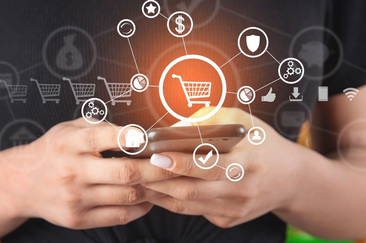 Thương mại điện tử giúp người dùng có thể mua sắm một cách nhanh chóng và tiện lợi hơn.
