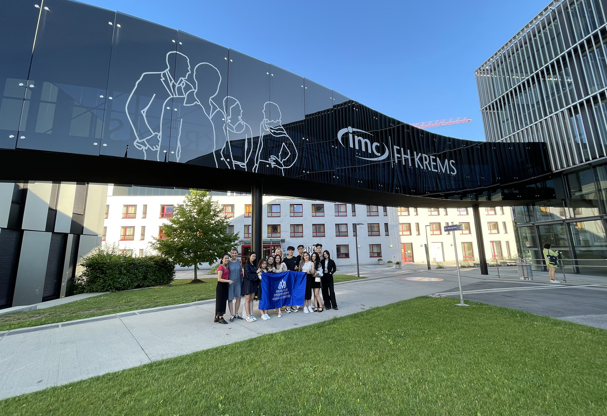 Sinh viên Đại học Hoa Sen trong chuyến đi trải nghiệm môi trường quốc tế tại Áo.