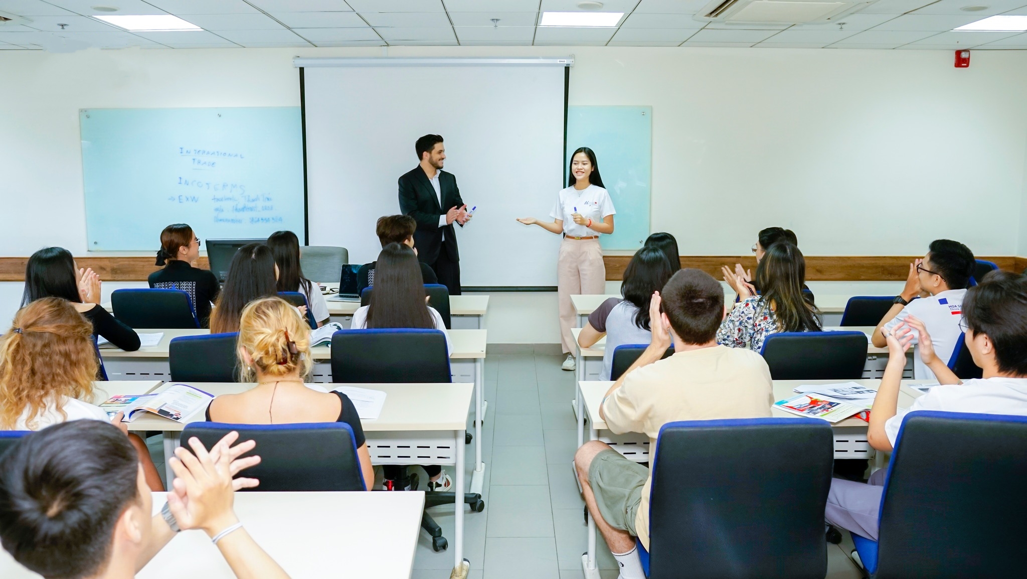 Môi trường học tập quốc tế giúp sinh viên không còn rào cản ngôn ngữ khi hội nhập quốc tế