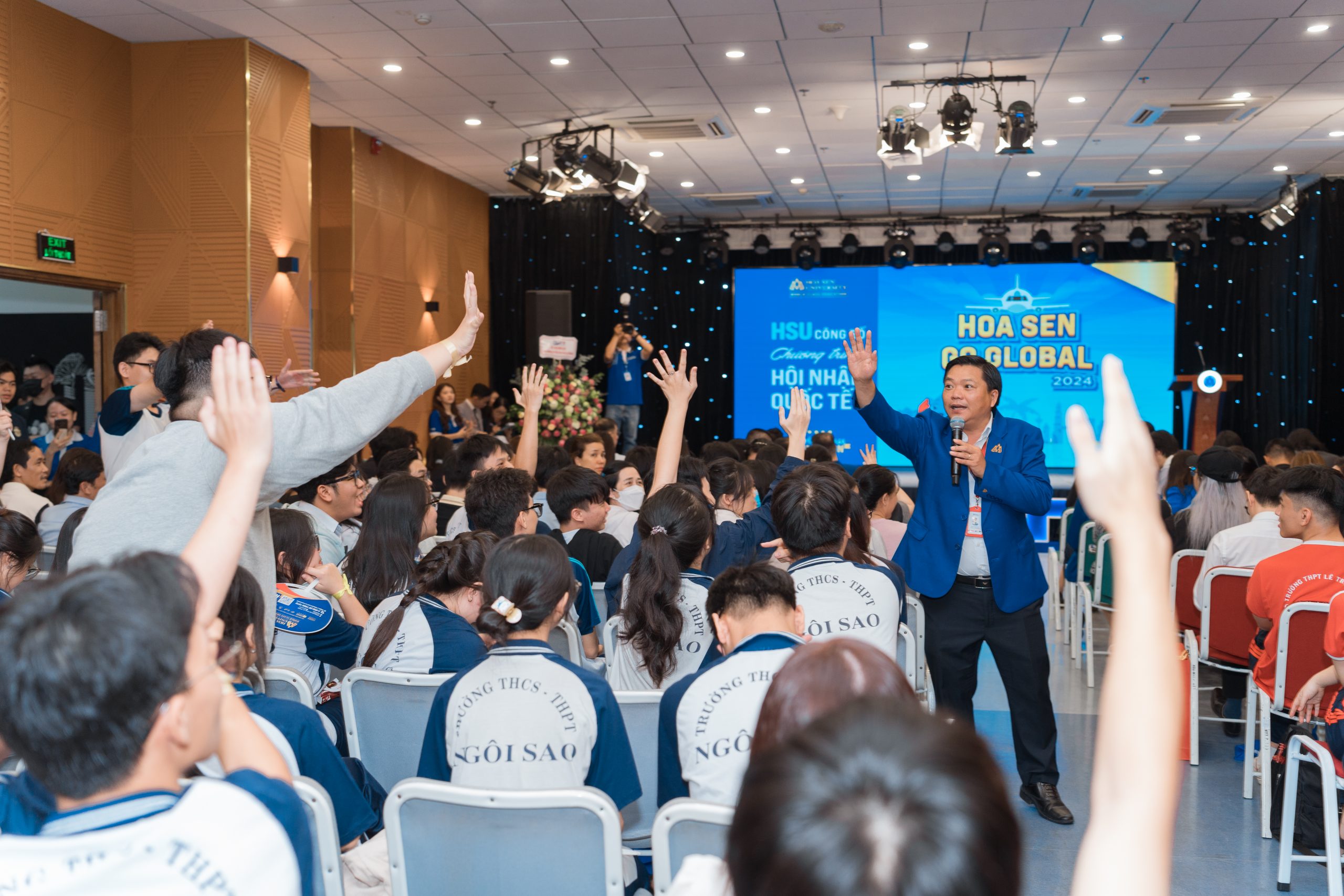 Các bạn thí sinh đặt câu hỏi tìm hiểu chương trình Hoa Sen Go Global. 